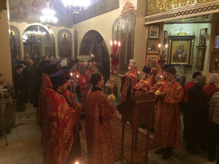 Епископ Евгений совершил Божественную литургию в Свято-Троицком кафедральном соборе