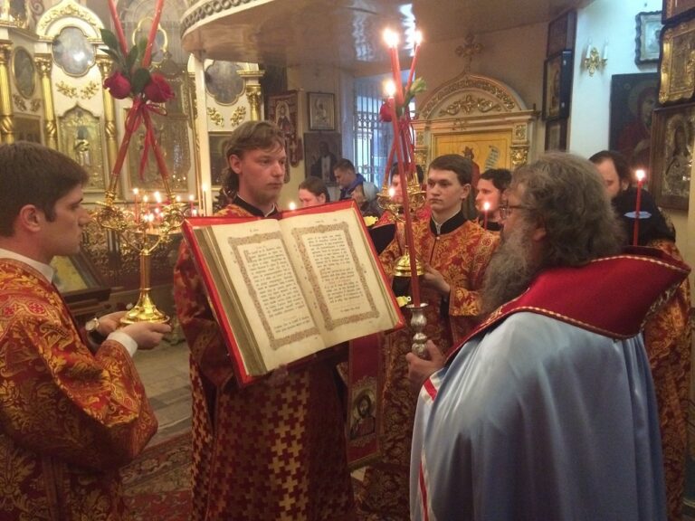 Епископ Евгений совершил Божественную литургию в Свято-Троицком кафедральном соборе