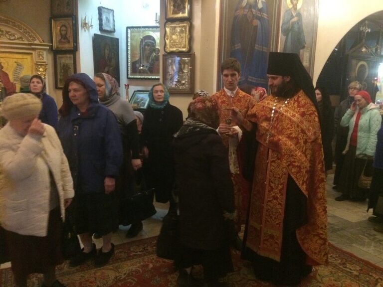 Епископ Евгений совершил Божественную литургию в Свято-Троицком кафедральном соборе