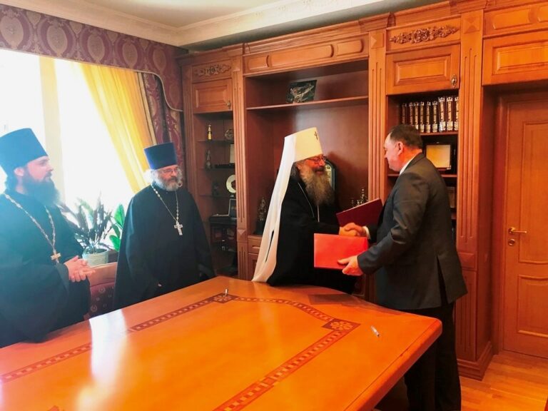 Правящий архиерей и глава Нижнесергинского района продлили соглашение о взаимодействии