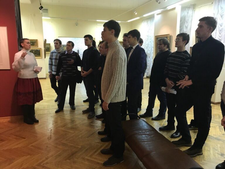 Воспитанники Екатеринбургской семинарии посетили выставку одной картины, посвященную Марии Федоровне – матери Николая II
