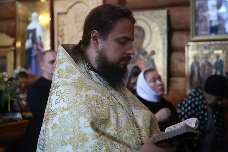 В Православном информационном центре открылась выставка о природе ангелов