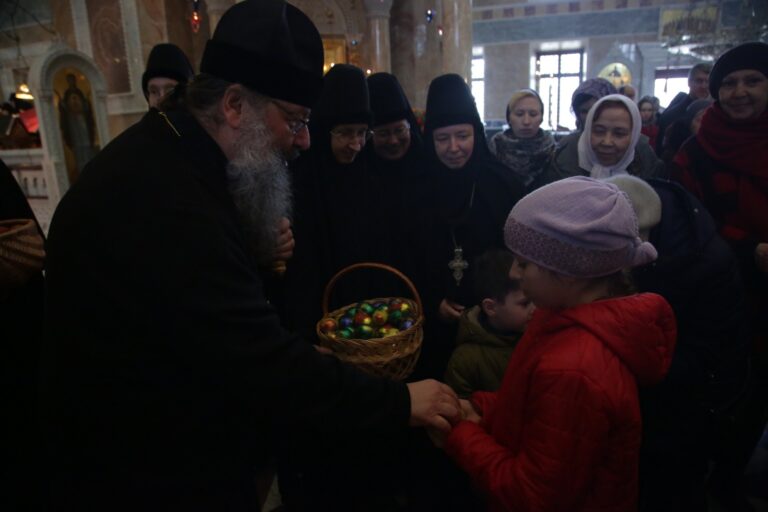 Митрополит Кирилл совершил Божественную литургию в Ново-Тихвинском монастыре