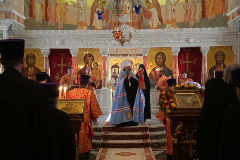 Митрополит Кирилл совершил Божественную литургию в Ново-Тихвинском монастыре