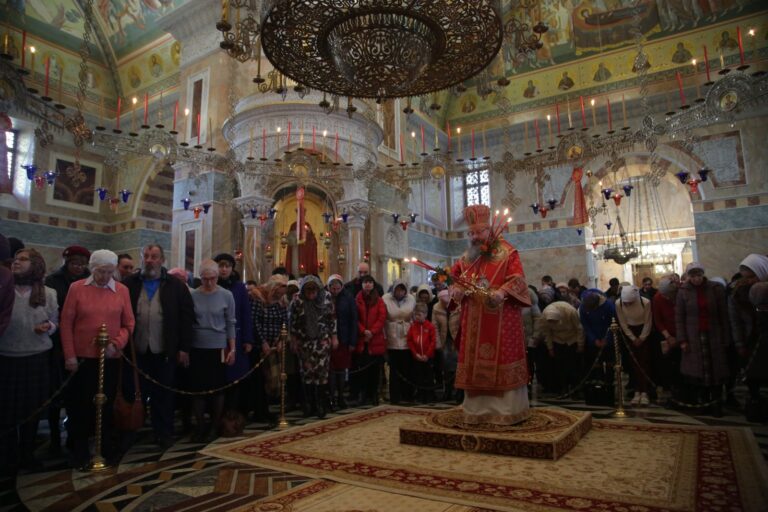 Митрополит Кирилл совершил Божественную литургию в Ново-Тихвинском монастыре