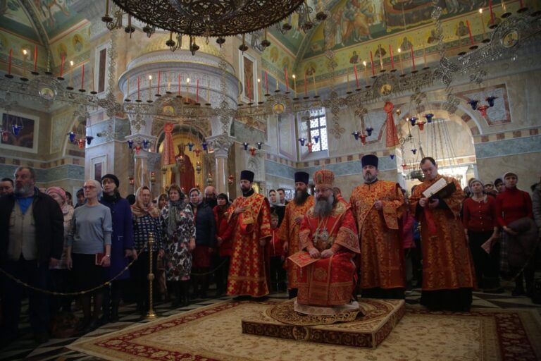 Митрополит Кирилл совершил Божественную литургию в Ново-Тихвинском монастыре