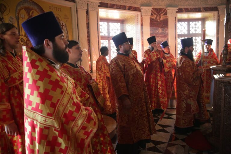 Митрополит Кирилл совершил Божественную литургию в Ново-Тихвинском монастыре