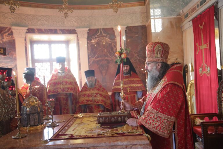 Митрополит Кирилл совершил Божественную литургию в Ново-Тихвинском монастыре