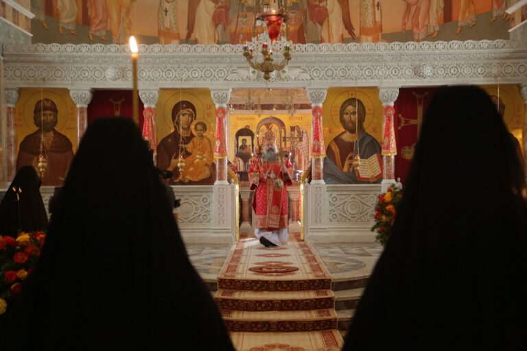 Митрополит Кирилл совершил Божественную литургию в Ново-Тихвинском монастыре