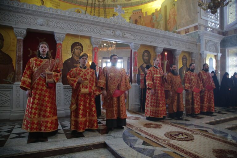 Митрополит Кирилл совершил Божественную литургию в Ново-Тихвинском монастыре