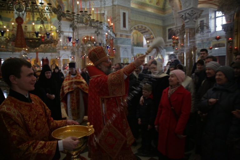 Митрополит Кирилл совершил Божественную литургию в Ново-Тихвинском монастыре