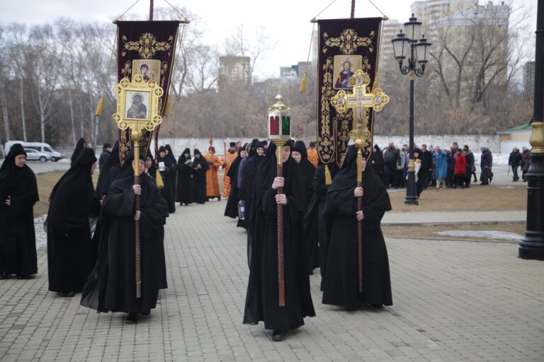 Митрополит Кирилл совершил Божественную литургию в Ново-Тихвинском монастыре