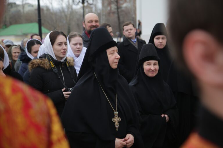 Митрополит Кирилл совершил Божественную литургию в Ново-Тихвинском монастыре