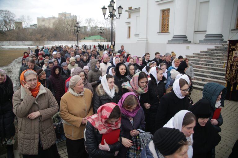 Митрополит Кирилл совершил Божественную литургию в Ново-Тихвинском монастыре