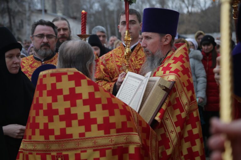 Митрополит Кирилл совершил Божественную литургию в Ново-Тихвинском монастыре