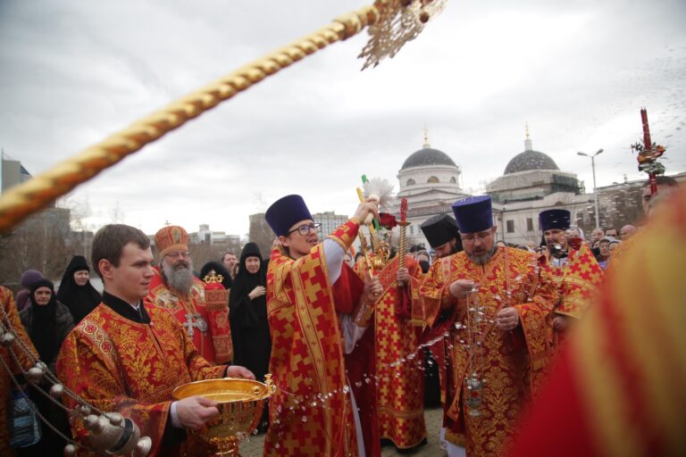 Митрополит Кирилл совершил Божественную литургию в Ново-Тихвинском монастыре