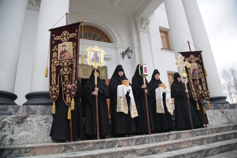 Митрополит Кирилл совершил Божественную литургию в Ново-Тихвинском монастыре