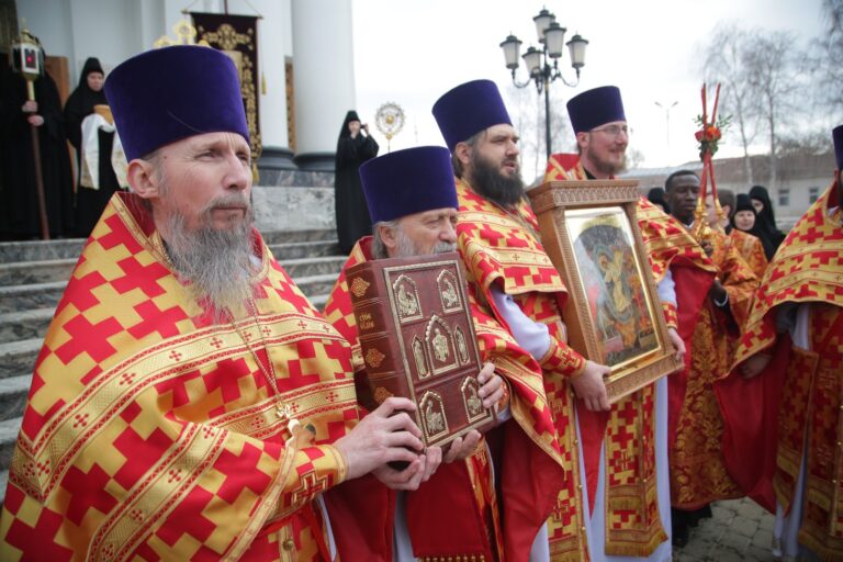 Митрополит Кирилл совершил Божественную литургию в Ново-Тихвинском монастыре
