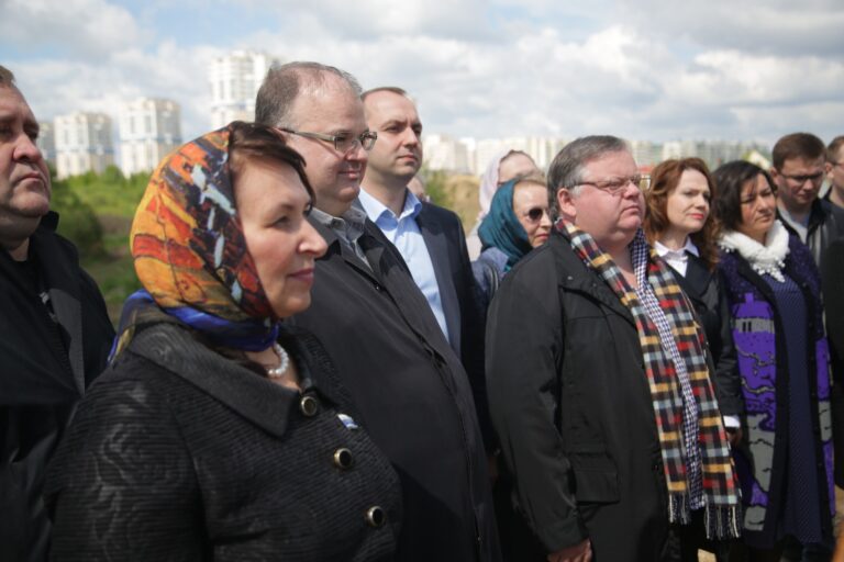 В День медицинского работника в Академическом районе Екатеринбурга заложен храм во имя страстотерпца Евгения врача