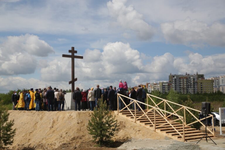 В День медицинского работника в Академическом районе Екатеринбурга заложен храм во имя страстотерпца Евгения врача