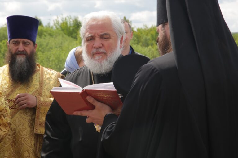 В День медицинского работника в Академическом районе Екатеринбурга заложен храм во имя страстотерпца Евгения врача