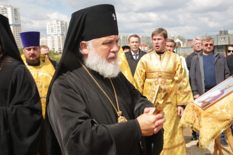 В День медицинского работника в Академическом районе Екатеринбурга заложен храм во имя страстотерпца Евгения врача