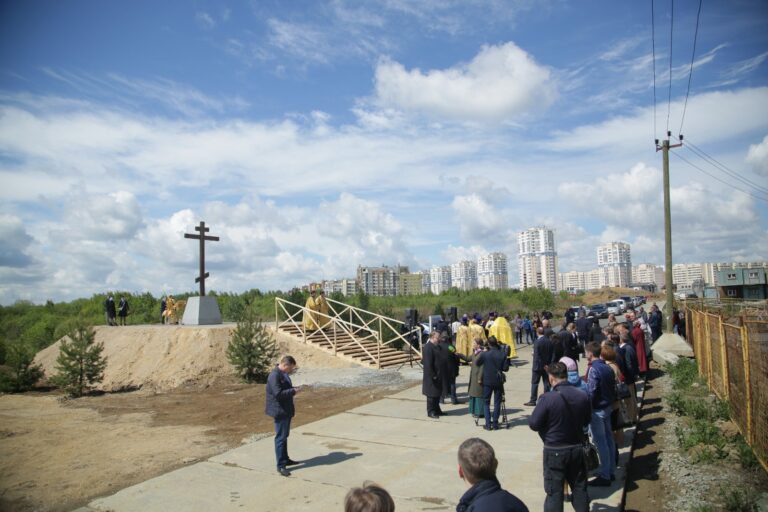 В День медицинского работника в Академическом районе Екатеринбурга заложен храм во имя страстотерпца Евгения врача