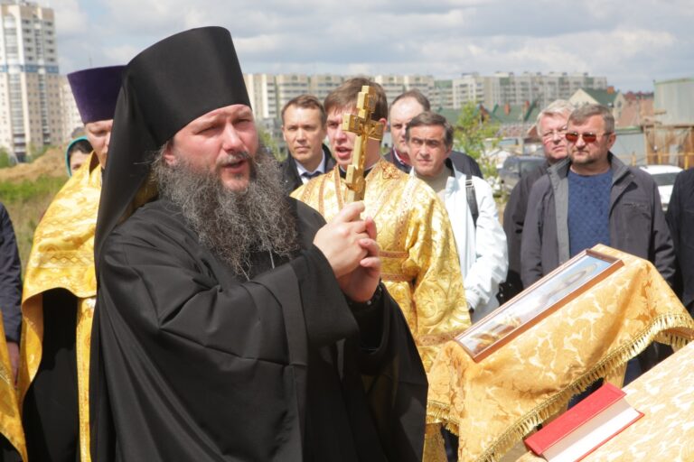В День медицинского работника в Академическом районе Екатеринбурга заложен храм во имя страстотерпца Евгения врача