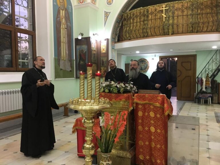 Митрополит Кирилл и епископ Алексий посетили Александро-Невский храм в Ташкенте