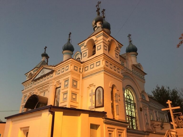 Митрополит Кирилл и епископ Алексий посетили Александро-Невский храм в Ташкенте