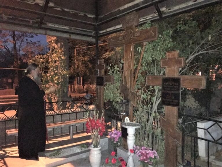 Митрополит Кирилл и епископ Алексий посетили Александро-Невский храм в Ташкенте