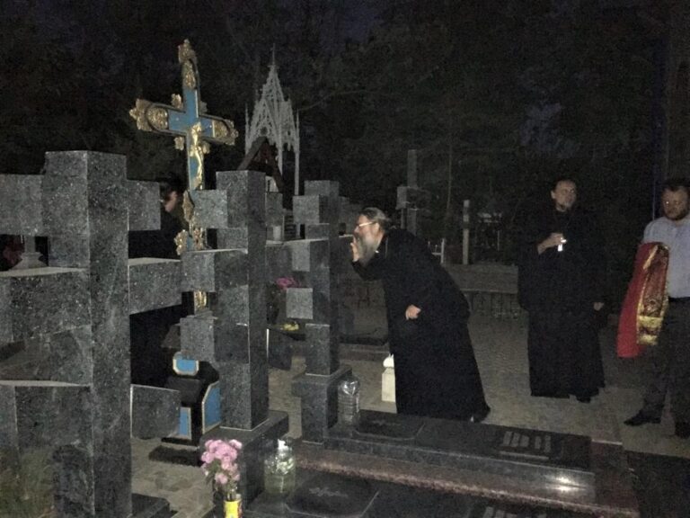 Митрополит Кирилл и епископ Алексий посетили Александро-Невский храм в Ташкенте