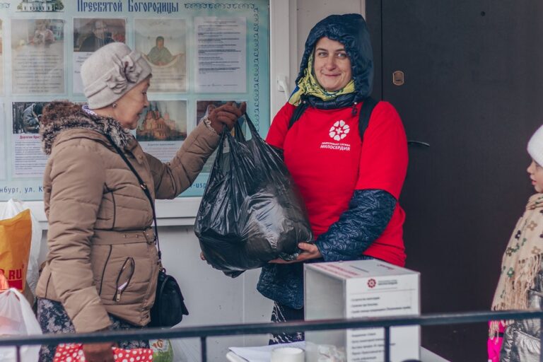В ходе акции «С миру по нитке» собрано 20 кубометров вещей для бездомных