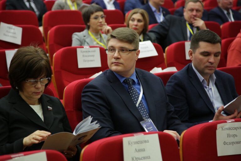 Митрополит Кирилл принял участие в работе Первого Всероссийского форума отцов