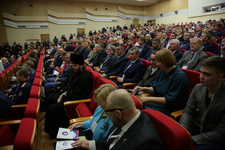 Митрополит Кирилл принял участие в работе Первого Всероссийского форума отцов