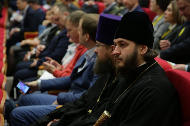 Митрополит Кирилл принял участие в работе Первого Всероссийского форума отцов