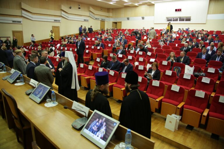 Митрополит Кирилл принял участие в работе Первого Всероссийского форума отцов