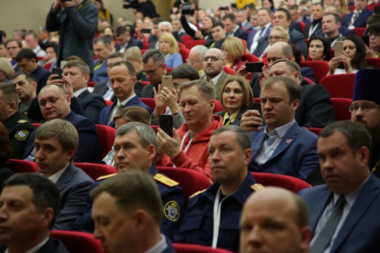 Митрополит Кирилл принял участие в работе Первого Всероссийского форума отцов