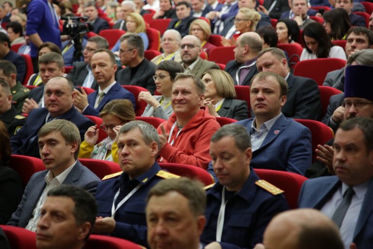 Митрополит Кирилл принял участие в работе Первого Всероссийского форума отцов