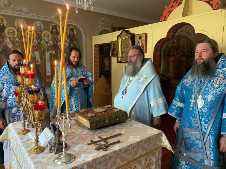 Митрополит Кирилл и епископ Евгений совершили Божественную литургию в домовом храме Симеона Верхотурского