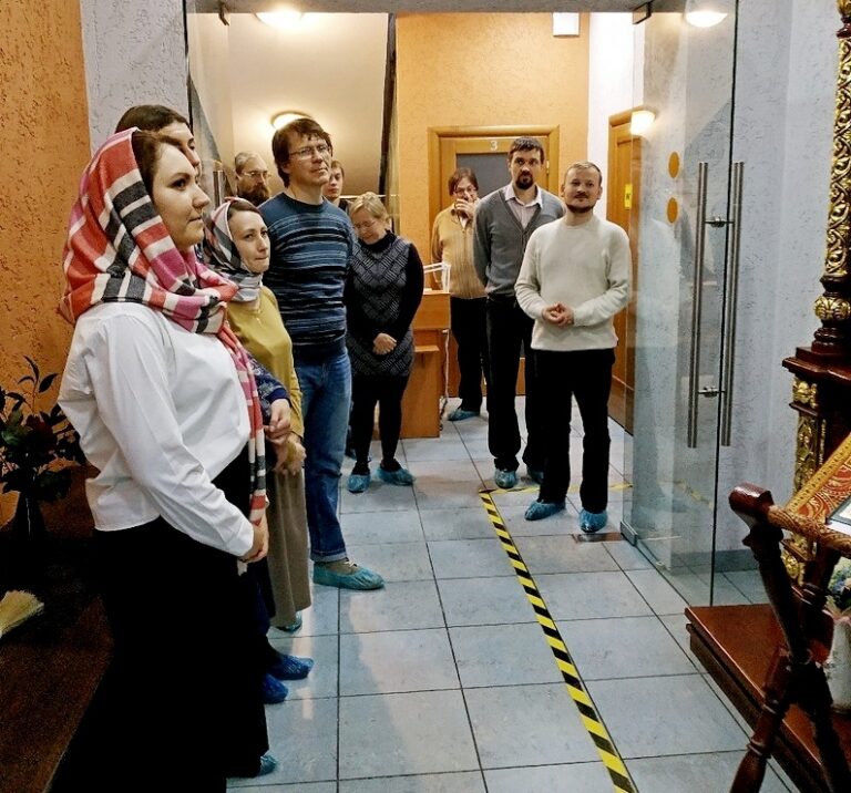 Первокурсникам Миссионерского института вручили студенческие билеты