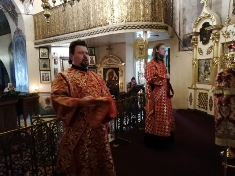 Митрополит Кирилл совершил Божественную литургию в Иоанно-Предтеченском кафедральном соборе