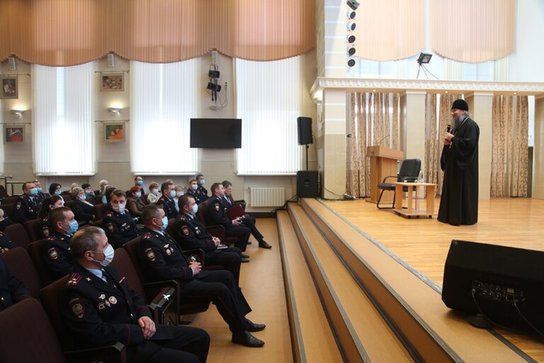 Глава Екатеринбургской митрополии посетил Уральский юридический институт МВД России
