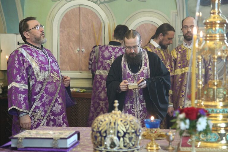 Владыка Евгений совершил всенощное бдение в Вознесенском архиерейском подворье