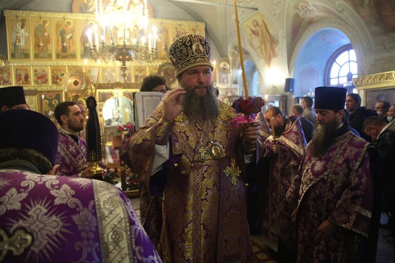 Владыка Евгений совершил всенощное бдение в Вознесенском архиерейском подворье