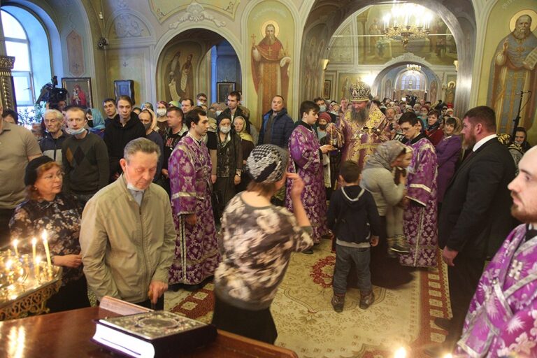 Владыка Евгений совершил всенощное бдение в Вознесенском архиерейском подворье