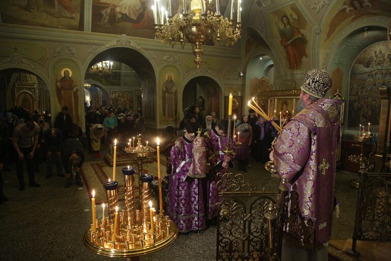 Владыка Евгений совершил всенощное бдение в Вознесенском архиерейском подворье