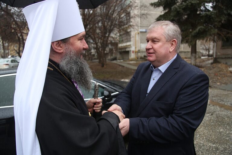 Митрополит Евгений возглавил престольный праздник в храме Архангела Гавриила в 32 военном городке