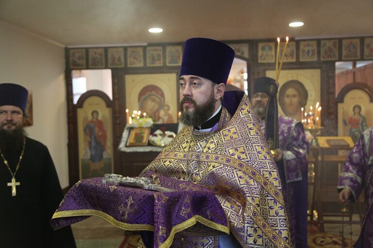 Митрополит Евгений возглавил престольный праздник в храме Архангела Гавриила в 32 военном городке
