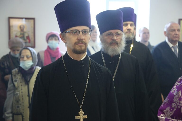 Митрополит Евгений возглавил престольный праздник в храме Архангела Гавриила в 32 военном городке